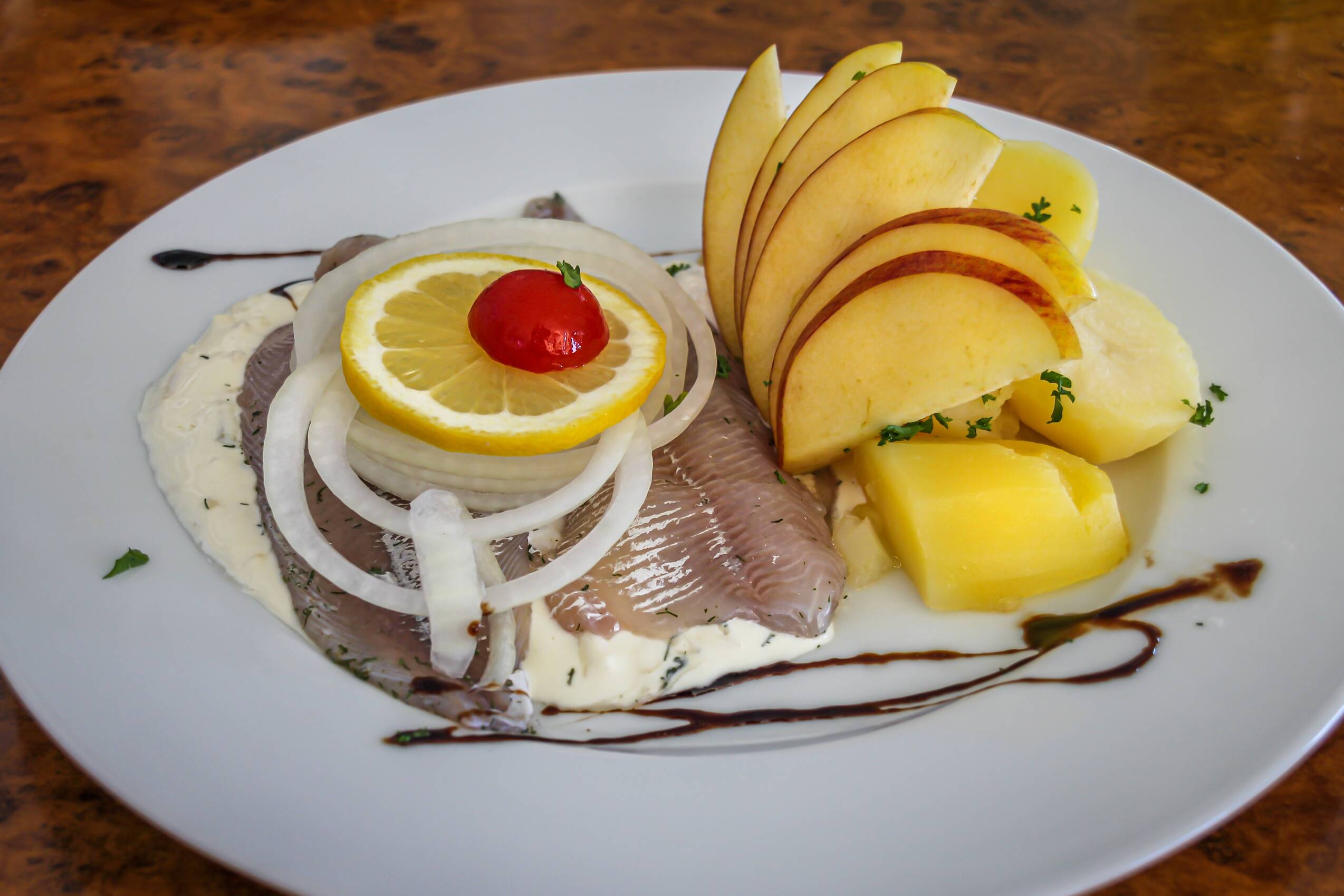 herring, dish, menu, yummy, meal, maties, jacket potatoes, food, fish, potatoes, plate, nature, appetizing, fresh, delicacy, healthy, gourmet, apple