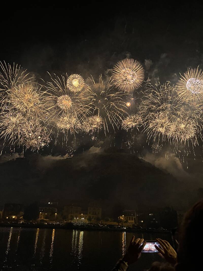 Feuerwerk über der Burg Landshut in Bernkastel-Kues