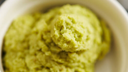 Grüne Wasabi-Paste in einer Schale